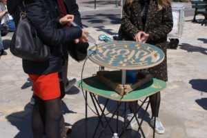 Ydrody, labyrinthe à boule sur piston